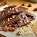 Eclats de chocolat noir avec des amandes, noisettes et noix  de macadamia caramélisées